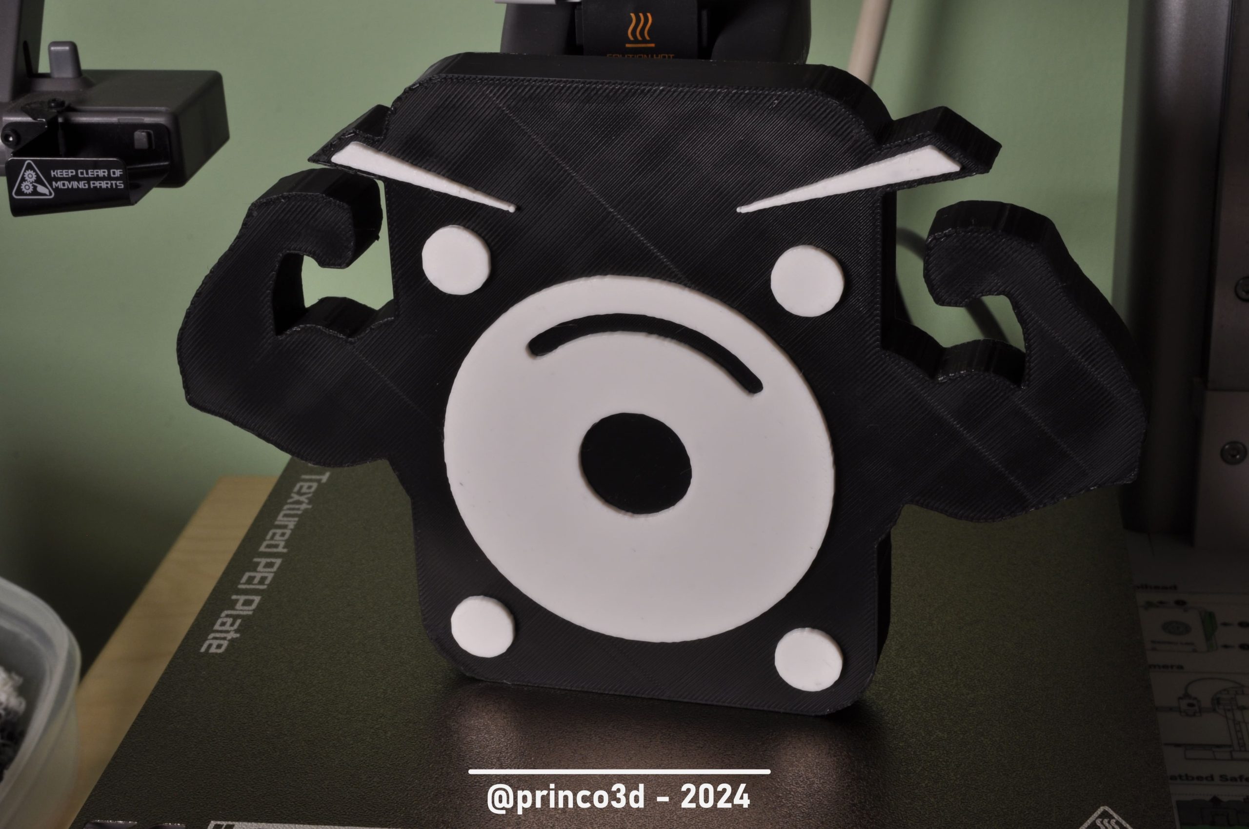 Logo en 3D: Disco Duro de Roer Crea Impacto - PrinCo 3D